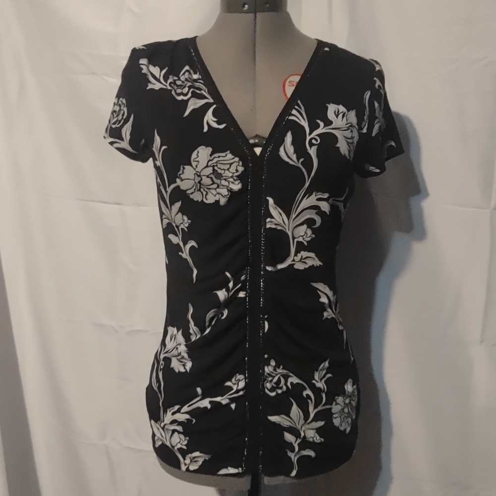 🍌 WHBM Floral Black and White Women's Top XS Chainmail